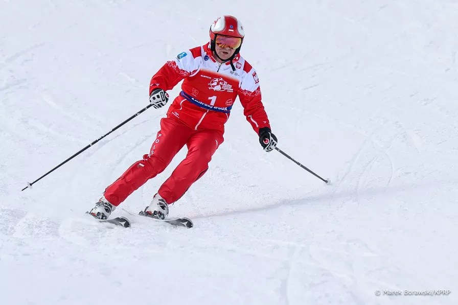 Narciarze na podium 12H Slalom Maraton — miniatura wideo