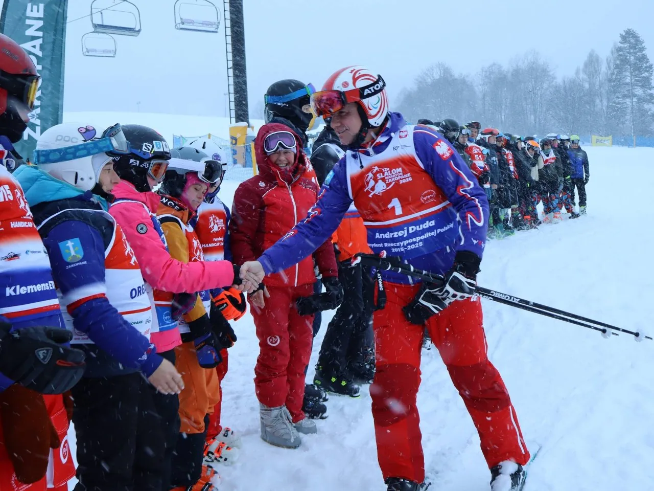 Narciarze na podium podczas 12H Slalom Maraton w Zakopanem